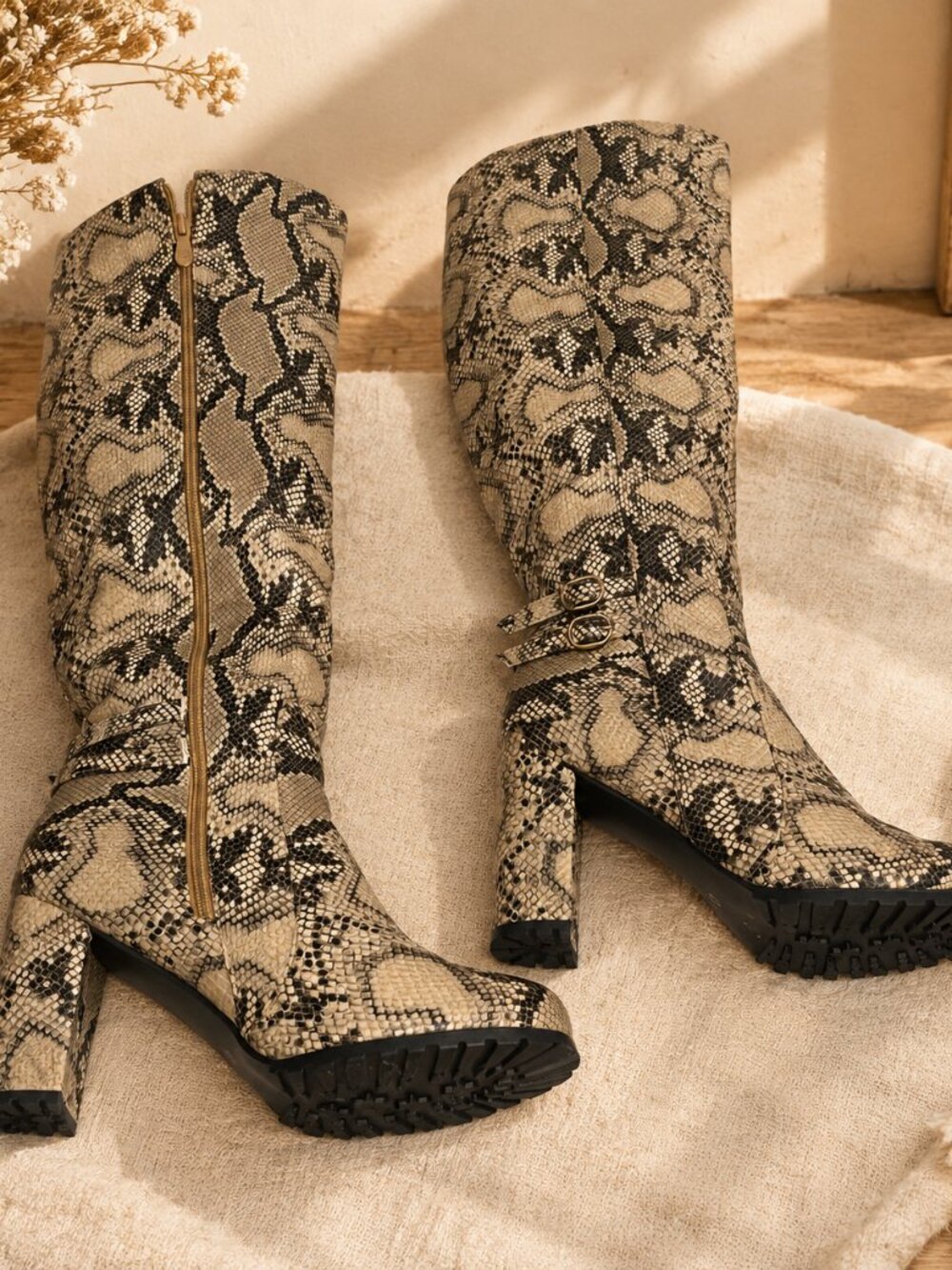 Round Toe Boots Fake Fur Lined — Size 9